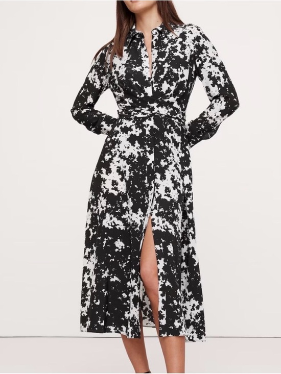 Banana Republic Dresses & Skirts - Banana Republic NWOT Black and Cream Printed Long Sleeve Wrap Dress